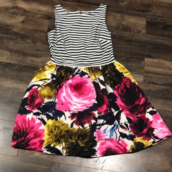 Taylor Dresses & Skirts - Women’s Taylor Dress Size 10